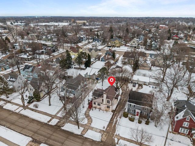 827 E WASHINGTON STREET, Appleton, WI 54911