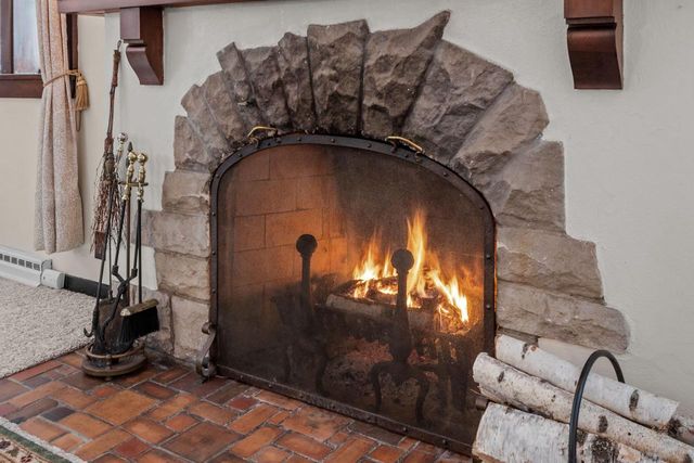 827 E WASHINGTON STREET, Appleton, WI 54911