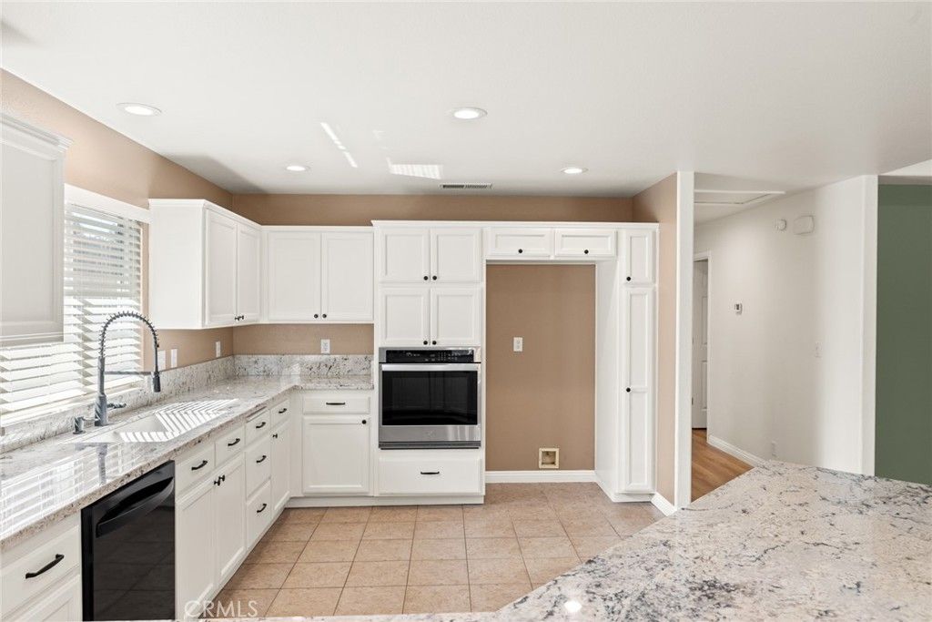 Image 12 of property listing at 596 Desiree Lane, Chico, CA 95973