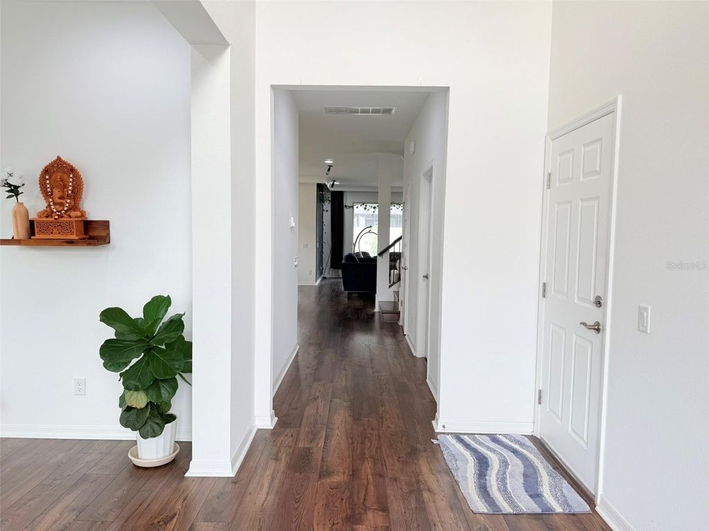 Image 7 of property listing at 11131 SUNDRIFT DRIVE, Tampa, FL 33647