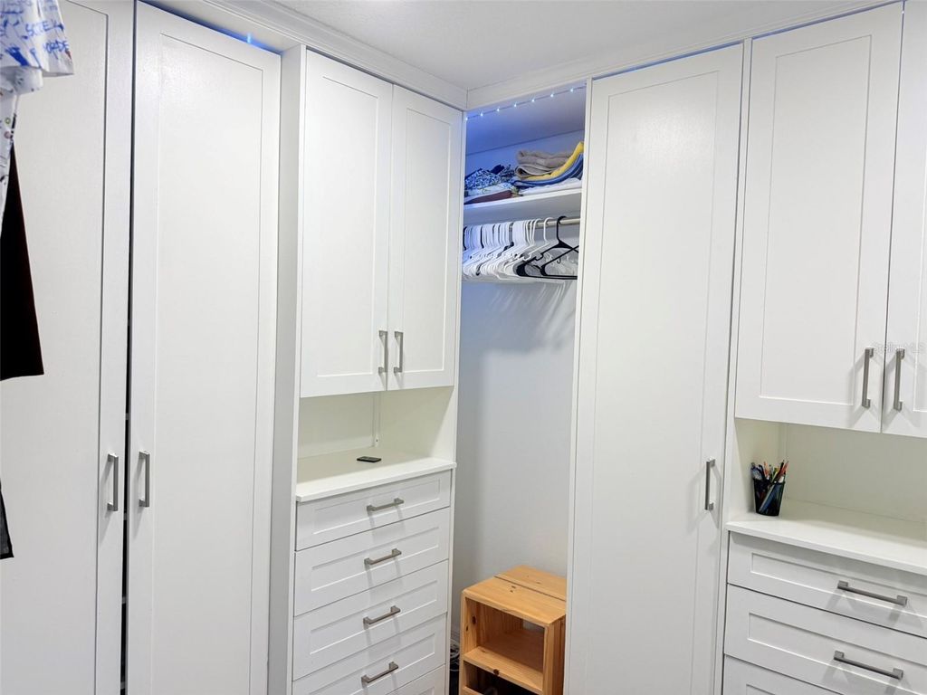 Image 85 of property listing at 11131 SUNDRIFT DRIVE, Tampa, FL 33647