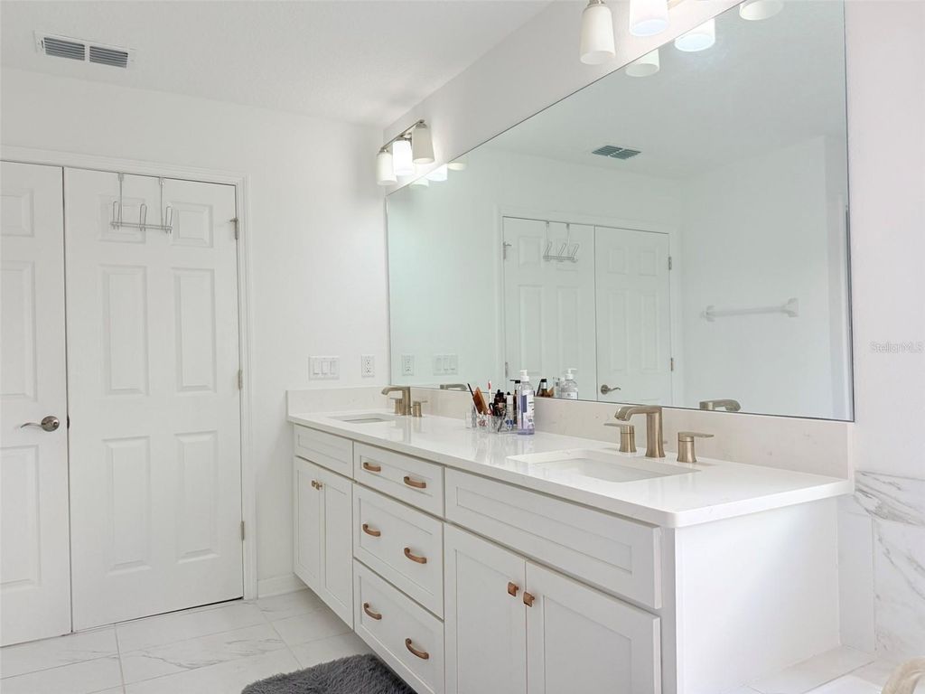 Image 89 of property listing at 11131 SUNDRIFT DRIVE, Tampa, FL 33647