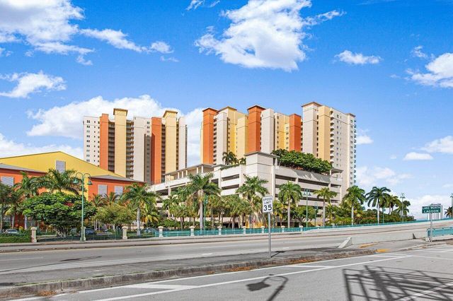 2640 Lake Shore Drive 2609, Riviera Beach, FL 33404