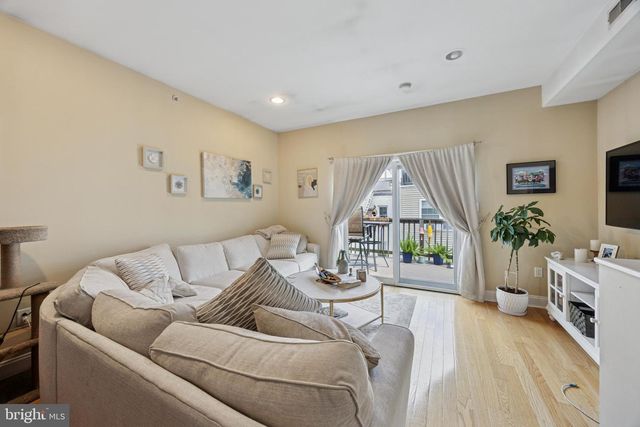 827 CORINTHIAN AVE, Philadelphia, PA 19130