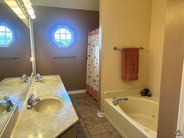 107 Deerwood Drive, Warner Robins, GA 31088