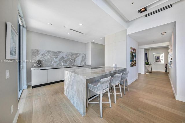 900 Brickell Key Blvd 1403, Miami, FL 33131