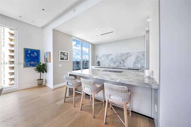 900 Brickell Key Blvd 1403, Miami, FL 33131