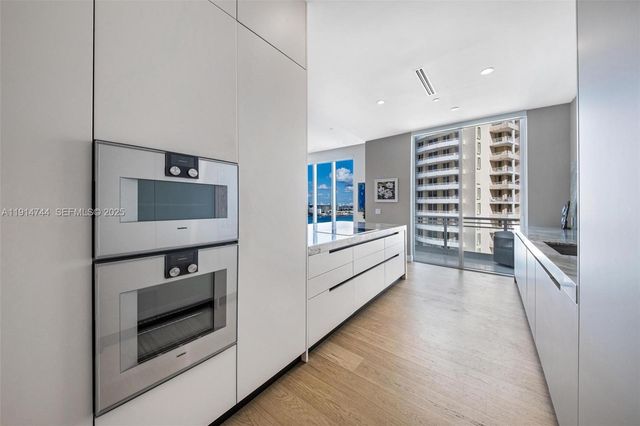 900 Brickell Key Blvd 1403, Miami, FL 33131