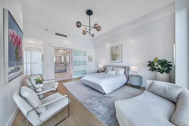 900 Brickell Key Blvd 1403, Miami, FL 33131