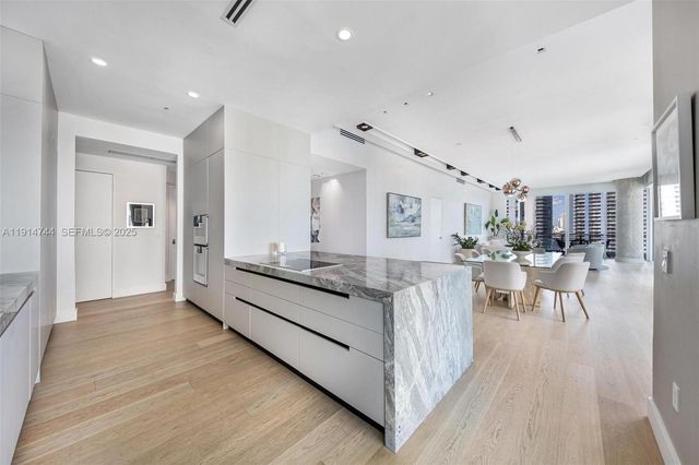 900 Brickell Key Blvd 1403, Miami, FL 33131