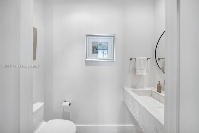 900 Brickell Key Blvd 1403, Miami, FL 33131