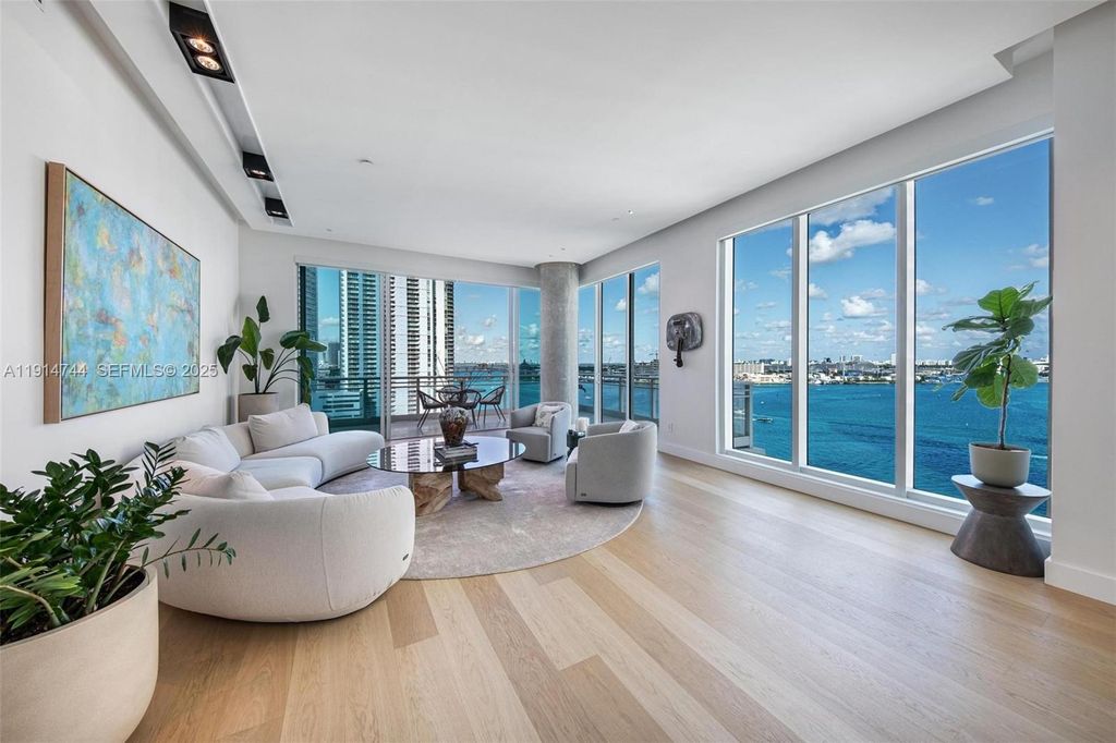 900 Brickell Key Blvd 1403, Miami, FL 33131