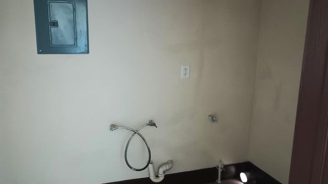 1327 N Ferger Avenue, Fresno, CA 93728