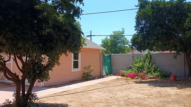 1327 N Ferger Avenue, Fresno, CA 93728