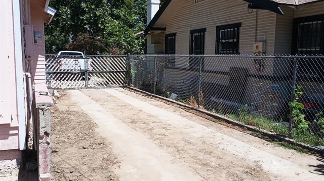 1327 N Ferger Avenue, Fresno, CA 93728