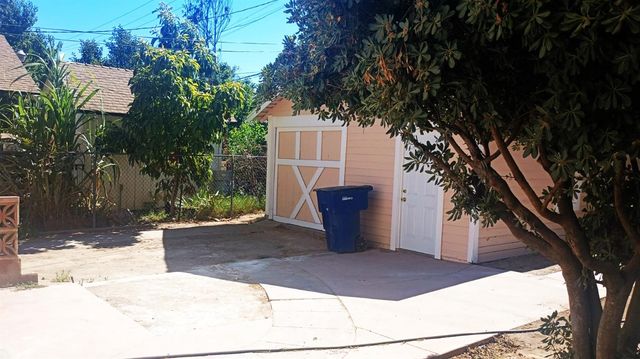 1327 N Ferger Avenue, Fresno, CA 93728