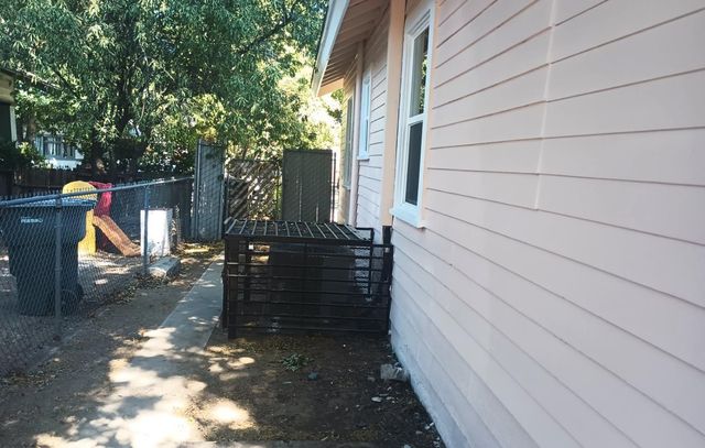 1327 N Ferger Avenue, Fresno, CA 93728