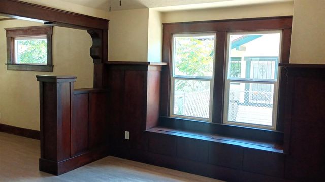 1327 N Ferger Avenue, Fresno, CA 93728