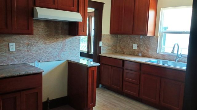 1327 N Ferger Avenue, Fresno, CA 93728