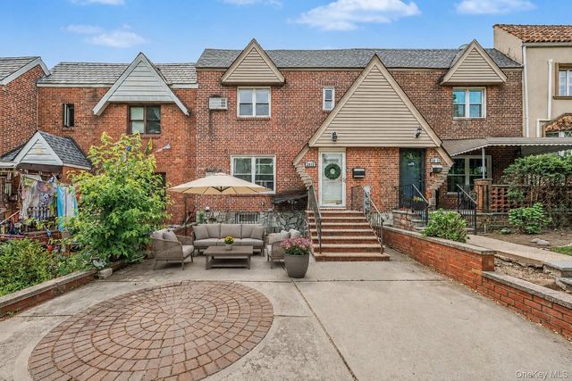 2015 36th Street, Astoria, NY 11105