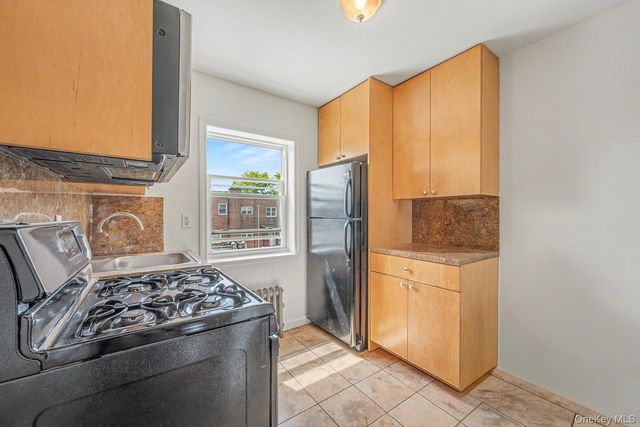 2015 36th Street, Astoria, NY 11105