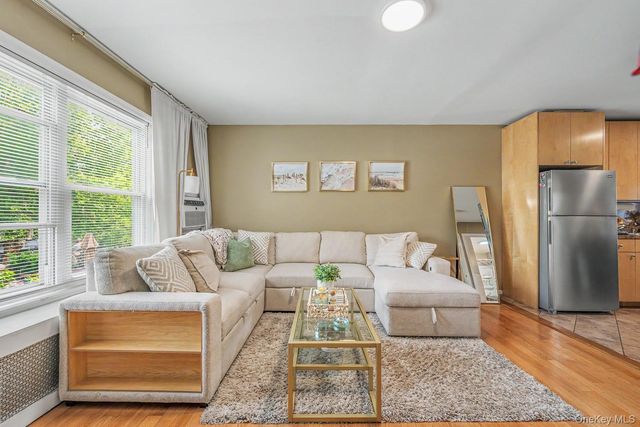 2015 36th Street, Astoria, NY 11105