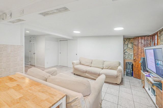 2015 36th Street, Astoria, NY 11105