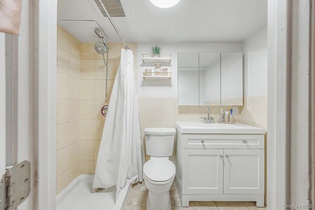 2015 36th Street, Astoria, NY 11105