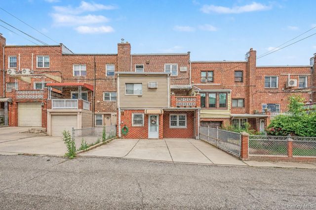 2015 36th Street, Astoria, NY 11105