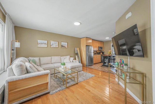 2015 36th Street, Astoria, NY 11105