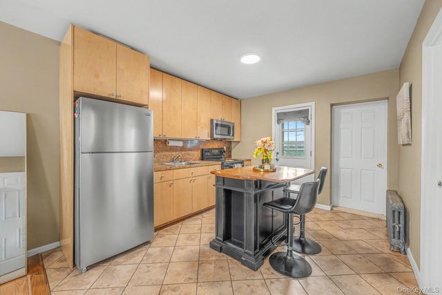 2015 36th Street, Astoria, NY 11105