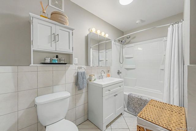 2015 36th Street, Astoria, NY 11105