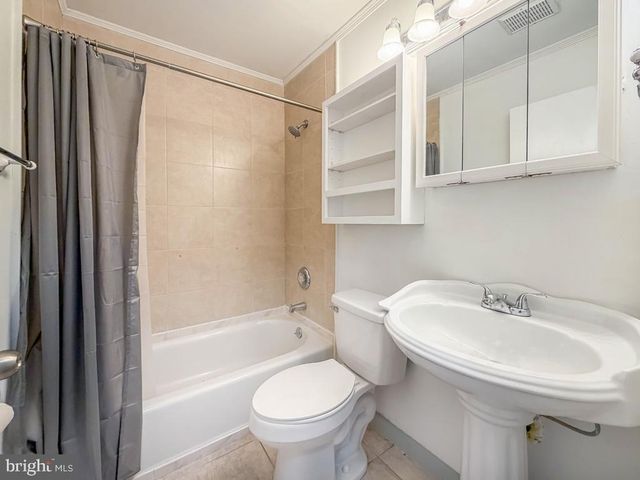 26 MIDWOOD LN, Levittown, PA 19054