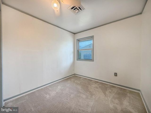 26 MIDWOOD LN, Levittown, PA 19054