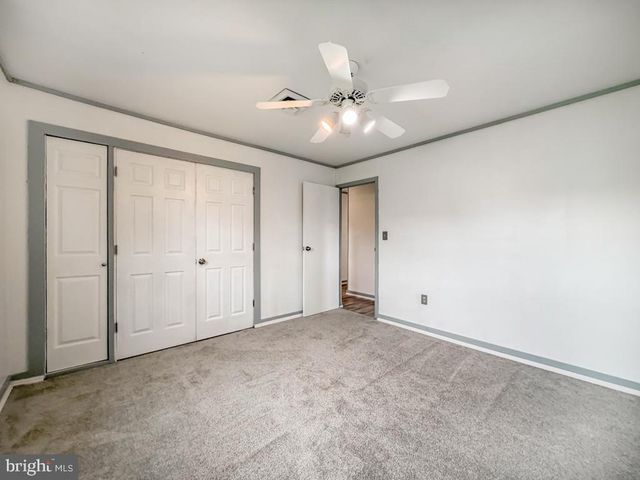26 MIDWOOD LN, Levittown, PA 19054
