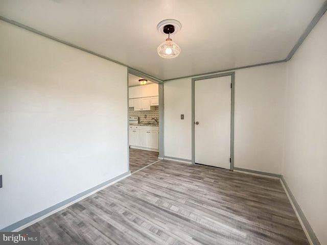 26 MIDWOOD LN, Levittown, PA 19054