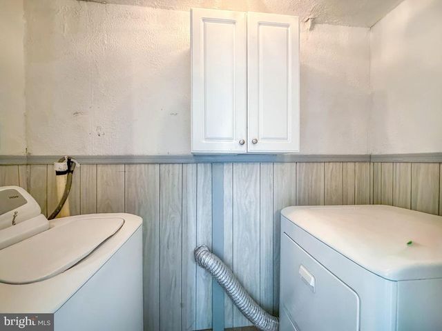 26 MIDWOOD LN, Levittown, PA 19054