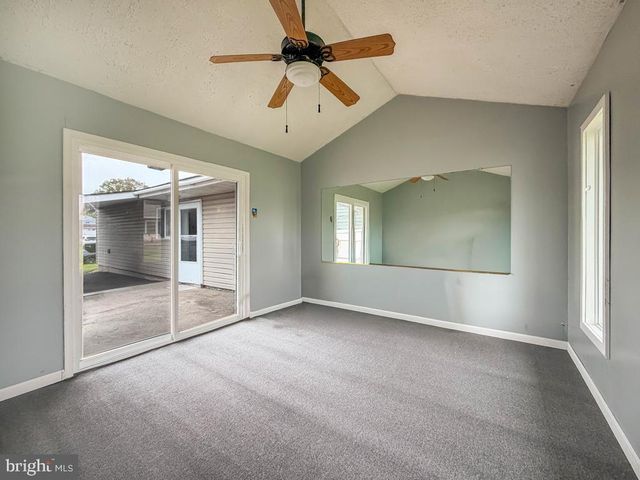 26 MIDWOOD LN, Levittown, PA 19054