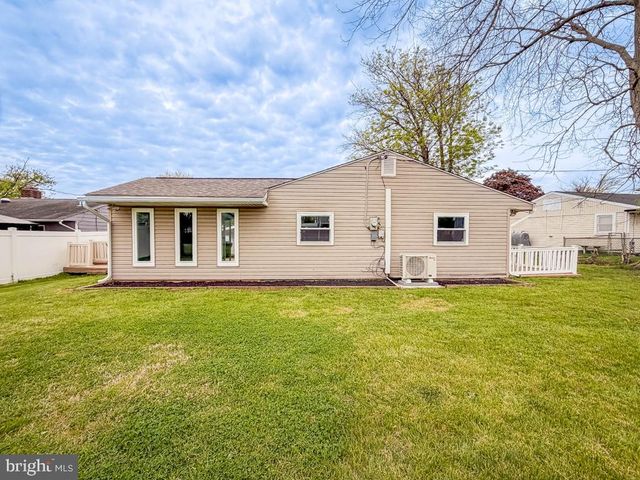 26 MIDWOOD LN, Levittown, PA 19054
