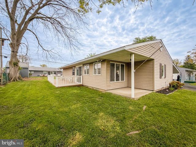 26 MIDWOOD LN, Levittown, PA 19054