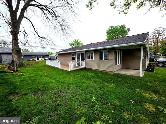 26 MIDWOOD LN, Levittown, PA 19054