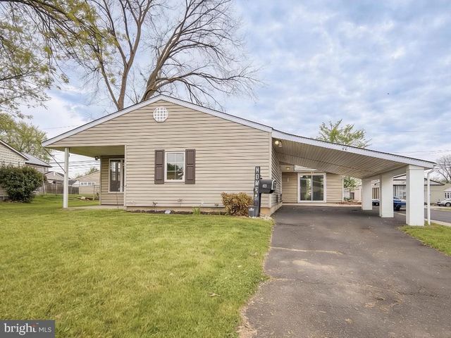 26 MIDWOOD LN, Levittown, PA 19054