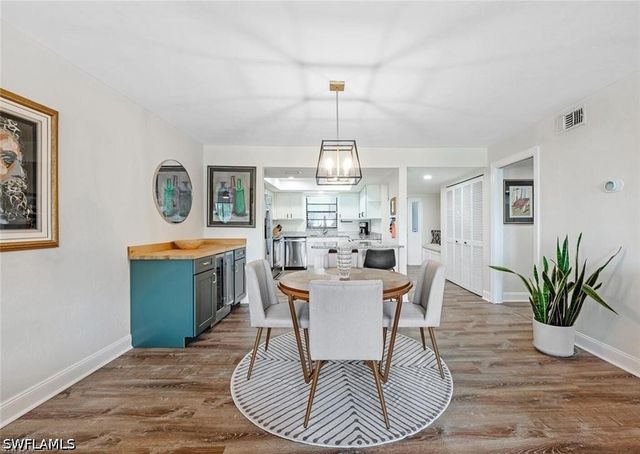 700 Valley Stream DR 202, Naples, FL 34113