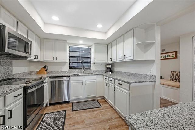 700 Valley Stream DR 202, Naples, FL 34113