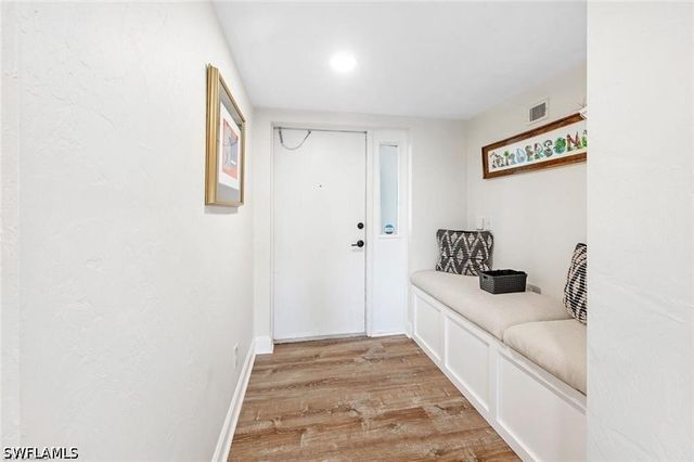 700 Valley Stream DR 202, Naples, FL 34113