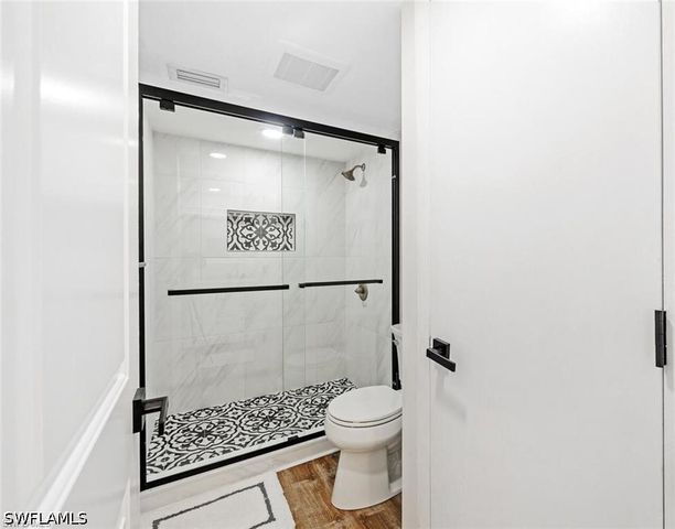 700 Valley Stream DR 202, Naples, FL 34113