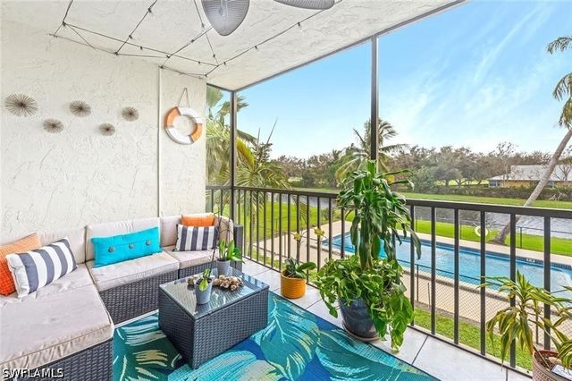 700 Valley Stream DR 202, Naples, FL 34113