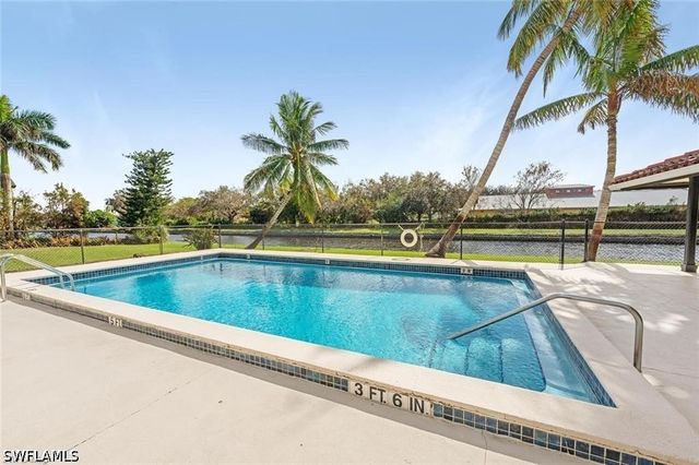 700 Valley Stream DR 202, Naples, FL 34113