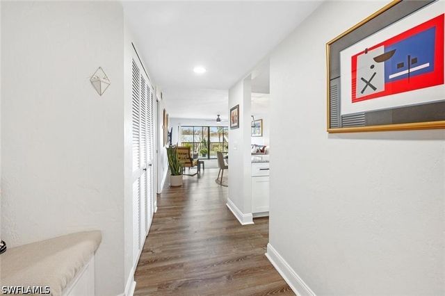 700 Valley Stream DR 202, Naples, FL 34113