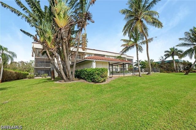 700 Valley Stream DR 202, Naples, FL 34113